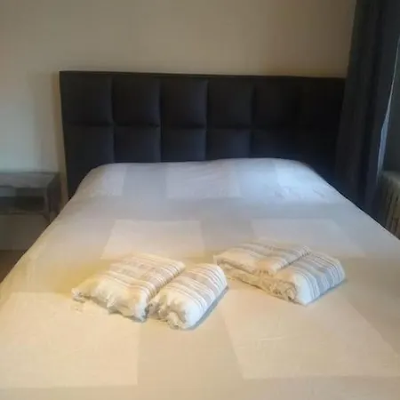 Silent House Next To Acibadem Hospital